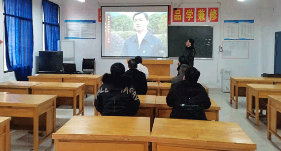 伟德betvlctor1949源于英国直属党支部集中学习观看                                “贯彻省第十二次党代会精神党员教育电视片”